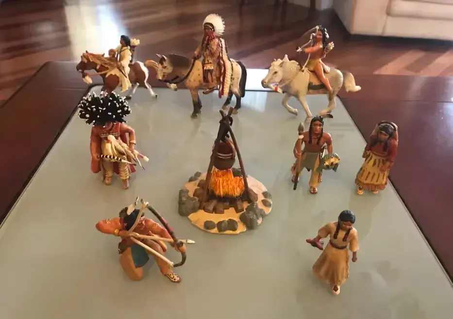 Zestaw unikatowych figurek kolekcjonerskich „ Schleich SIOUX „ — praca twórcy Iryna na Freshwall Marketplace