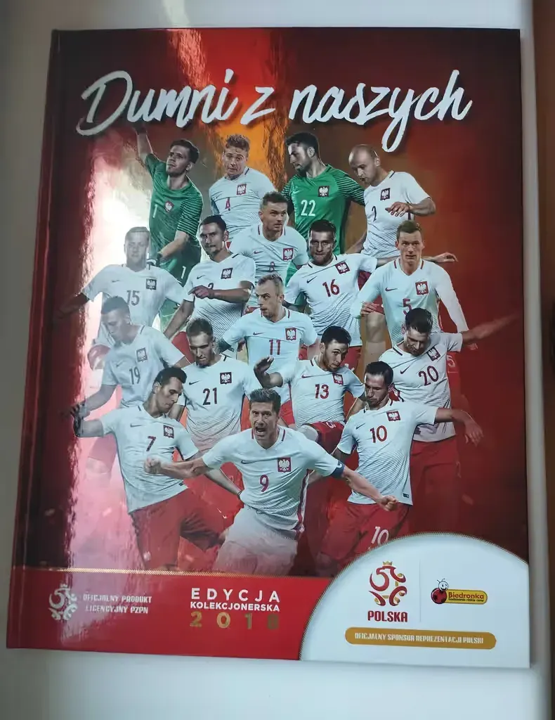 Albumo piłkarzach " Dumni z naszych" — praca twórcy Monika na Freshwall Marketplace