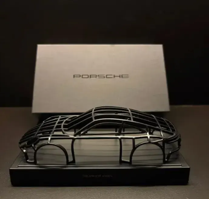 Gadżet / model / ozdoba Porsche 911 992 II Desk Sculpture — praca twórcy Roman Z. na Freshwall Marketplace