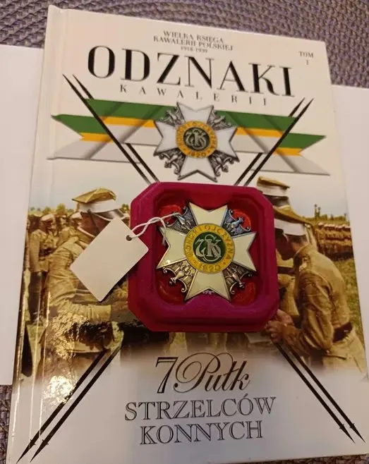 ODZNAKA 7.Pułku Strzelców Konnych Wielopolskich +książka - replika — praca twórcy Teresa B. na Freshwall Marketplace