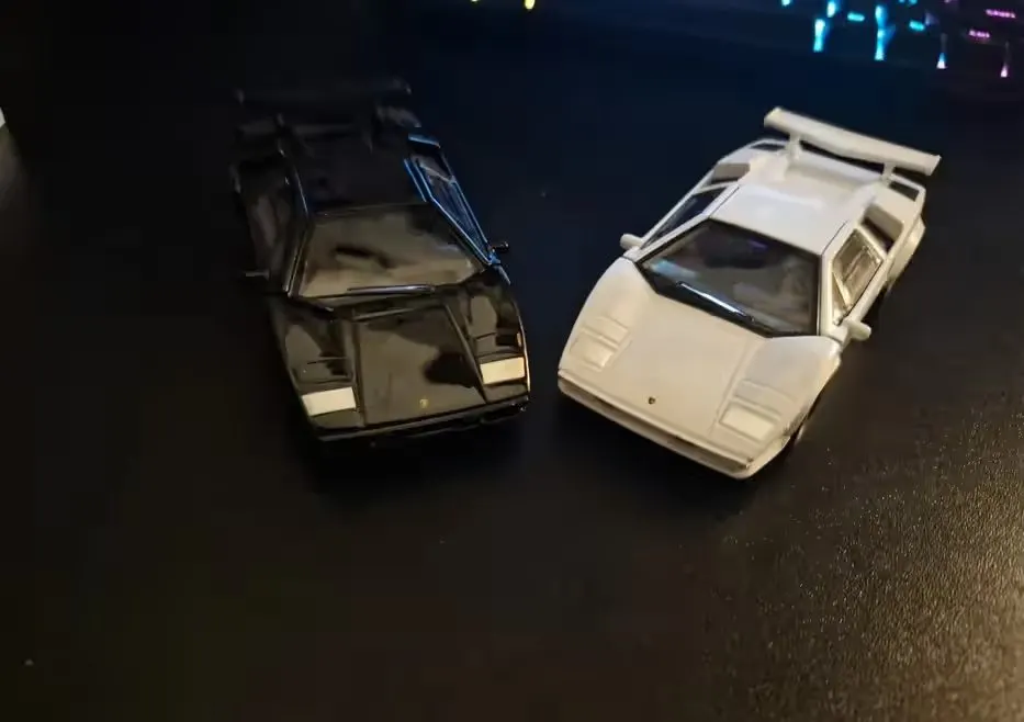 2 modele Lamborghini Countach LP 500 S skala 1:34 firmy WELLY — praca twórcy Anna P. na Freshwall Marketplace