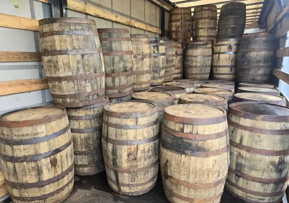 Beczki dębowe 200L po whisky dekoracja ogród, restauracja, bar WYSYŁKA — praca twórcy Ewa K. na Freshwall Marketplace