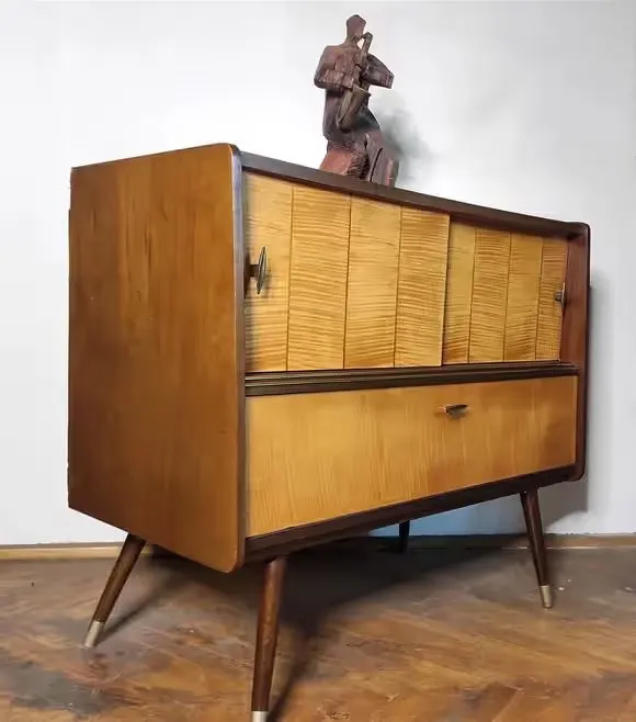 Kredens vintage Europa lata 60-70 — praca twórcy Maria D. na Freshwall Marketplace