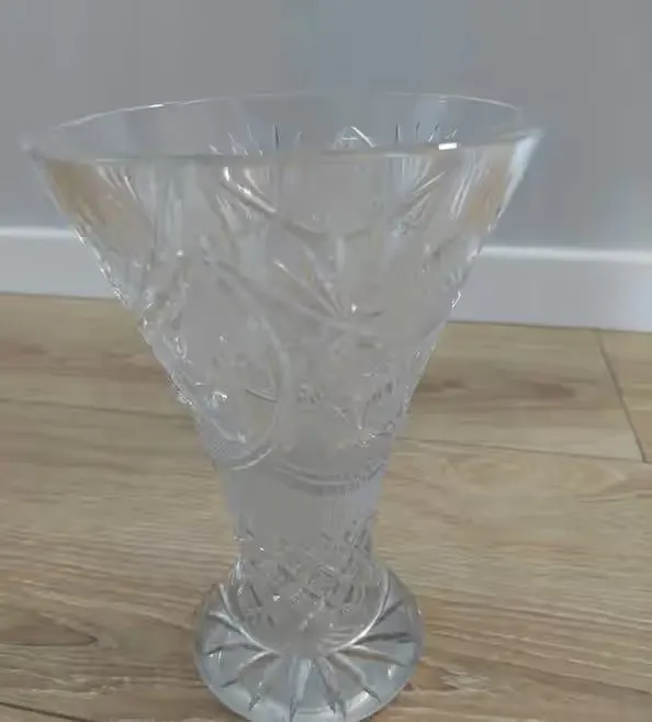 Kryształowy wazon 19 cm PRL vintage — praca twórcy Karol M. na Freshwall Marketplace