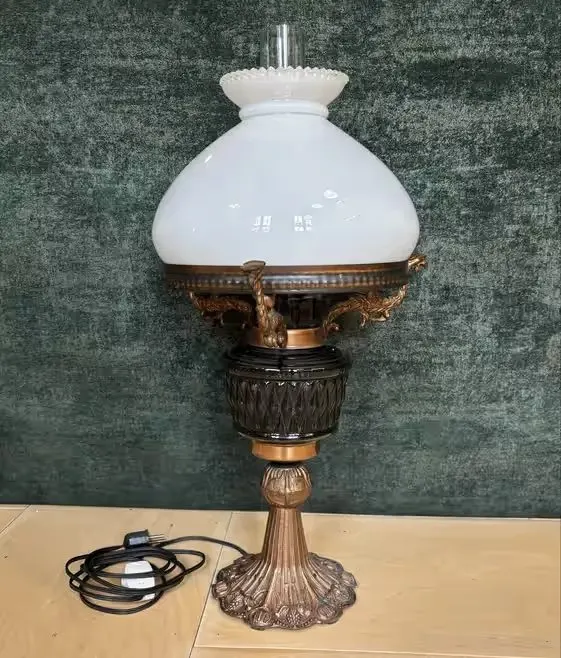 Lampa miedziana zdobiona vintage retro — praca twórcy Piotr W. na Freshwall Marketplace