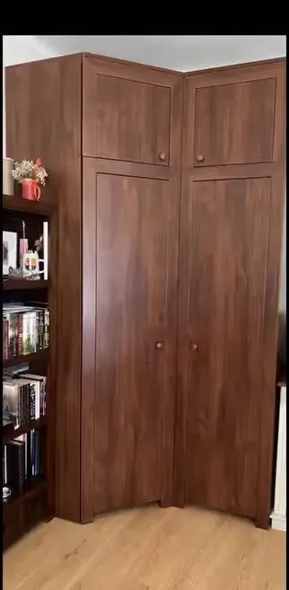 Narożna szafa brązowa — praca twórcy Robert J. na Freshwall Marketplace