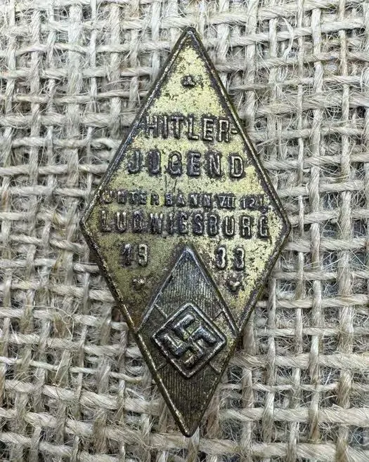 Odznaka Hitler Jugend 1933 original ww2 — praca twórcy breslaumilitaria na Freshwall Marketplace