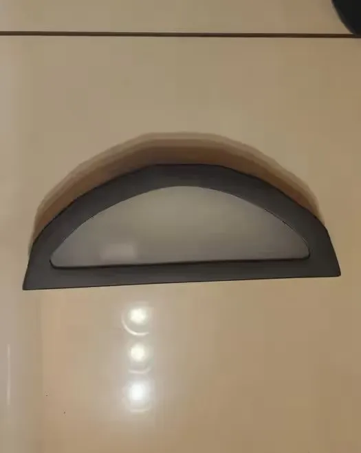 Plafon / kinkiet naścienny — praca twórcy Robert na Freshwall Marketplace