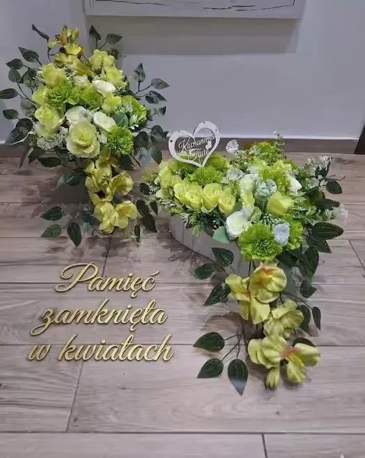 Stroik wiązanka kwiaty komplet kompozycja na cmentarz na grób — praca twórcy Roman na Freshwall Marketplace