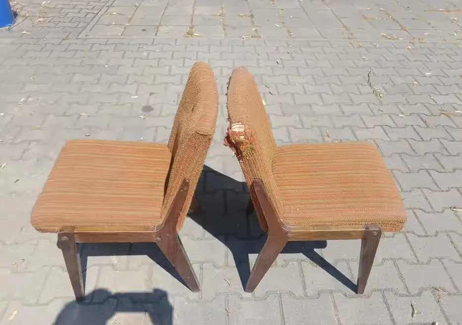 Stare krzesla AGA PRL do renowacji — praca twórcy Zbieracz na Freshwall Marketplace