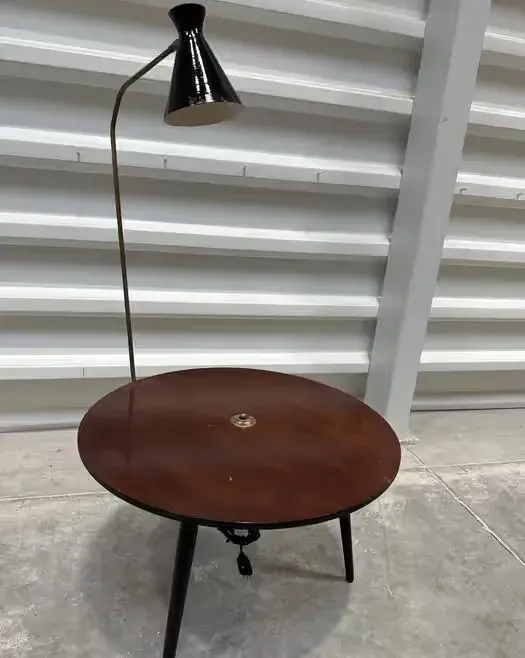 Stolik lampka vintage lata 60te z lampką retro — praca twórcy Marta na Freshwall Marketplace
