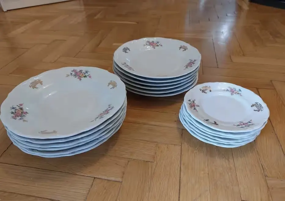 Zestaw porcelanowych talerzy — praca twórcy Magdalena na Freshwall Marketplace