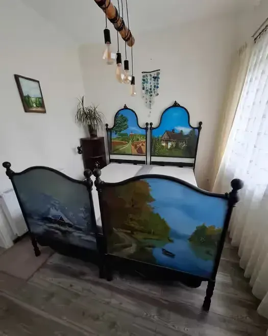 Antyczne łóżka po renowacji, obrazy cztery pory roku, unikat — praca twórcy Joanna na Freshwall Marketplace