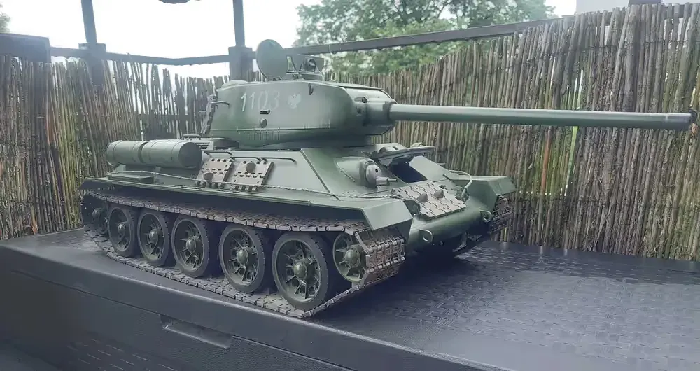 Czołg RC 1:10 T-34-85 — praca twórcy Tadeusz na Freshwall Marketplace