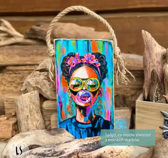 Driftwood | FRIDA z gumą balonową, obraz na desce z podłogi MOLO w Orłowie | LUKI SZTUKI — praca twórcy LUKI SZTUKI na Freshwall Marketplace