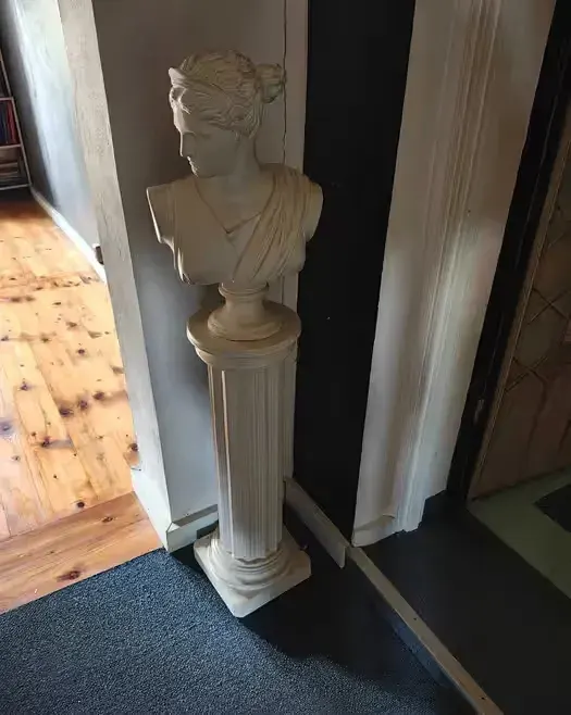 Duże popiersie bogini Diana z kolumną 132cm postument rzeźba antyk retro — praca twórcy Wojtek na Freshwall Marketplace