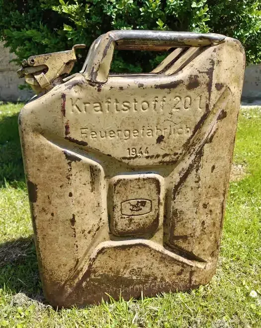 Kanister Wehrmacht 1944 — praca twórcy Karmel na Freshwall Marketplace