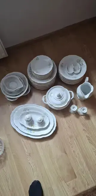 Kryształy, porcelana — praca twórcy Ania na Freshwall Marketplace