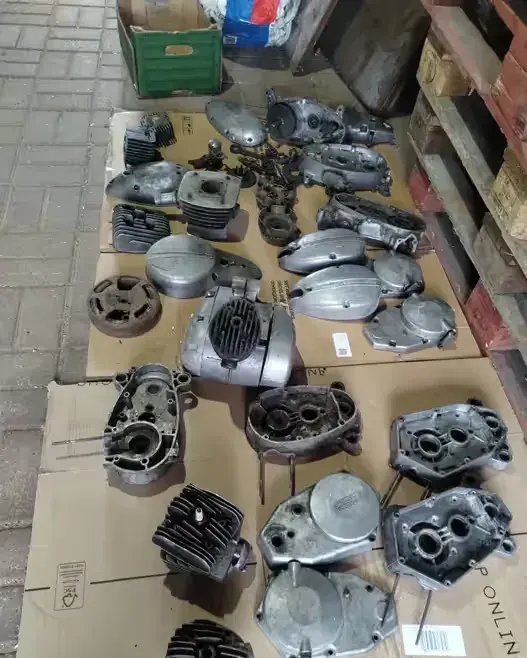 Motorynka Romet Komar Wsk Jawa kartery silnik cylinder gaźnik  części komplet ogromny zestaw — praca twórcy Piotr i Paweł na Freshwall Marketplace