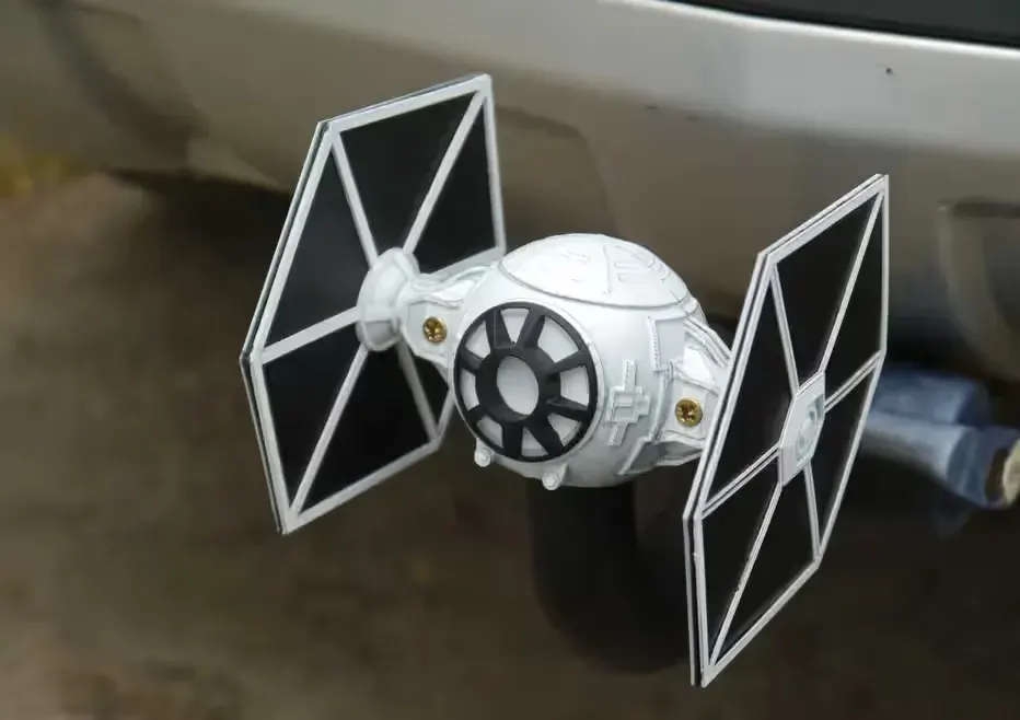 TIE Fighter  – Osłona na hak holowniczy 50mm – Zabezpieczenie antykradzieżowe — praca twórcy Bartłomiej na Freshwall Marketplace