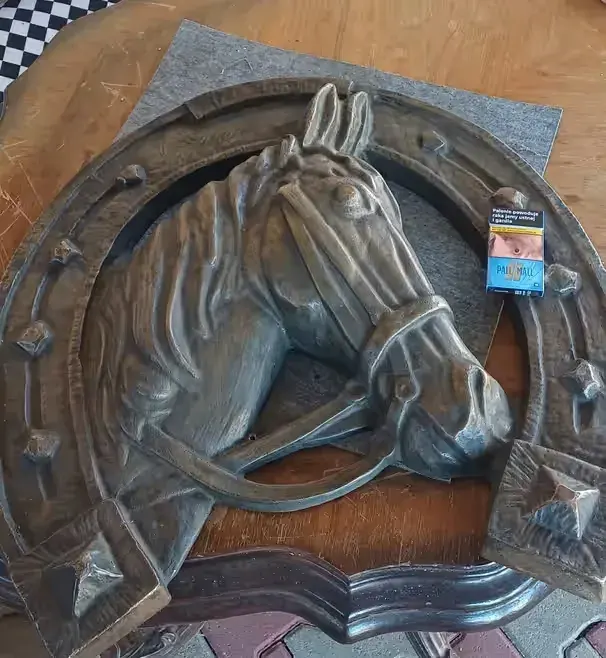 Unikatowa Płaskorzeźba z Brązu 65 x 65 cm 36kg – Koń w Podkowie – Sygn. AW 44 ? — praca twórcy yahutek4321 na Freshwall Marketplace