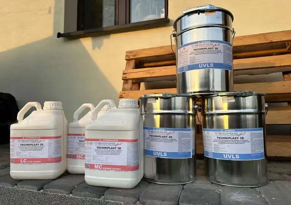 Żywica epoksydowa Techniplast - do odlewania stołów z rzeką itp. -w sumie 42kg — praca twórcy Grzesiek na Freshwall Marketplace