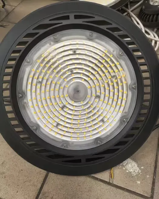 Lampy przemysłowe LED typu UFO — praca twórcy Darek na Freshwall Marketplace