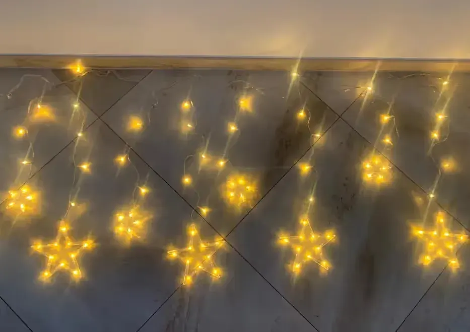 Kurtyna świetlna Oświetlenie świąteczne lampki gwiazdki 245cm — praca twórcy pu.liliana23 na Freshwall Marketplace