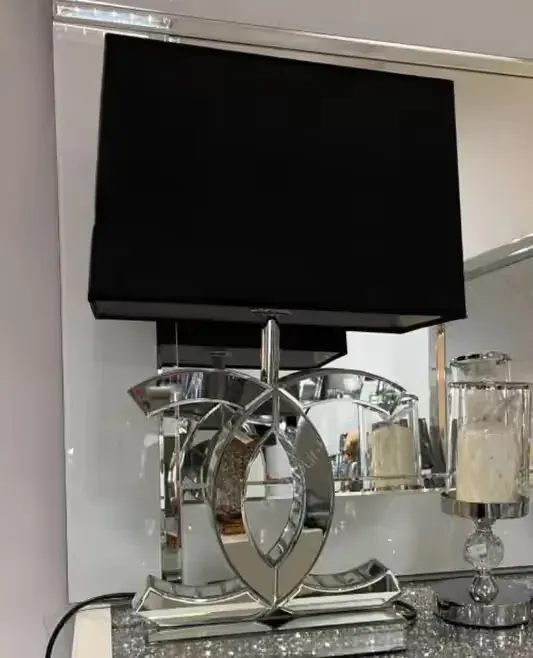 Lampa chanel jedyna w swoim rodzaju — praca twórcy Paweł na Freshwall Marketplace