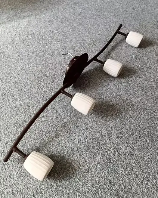Lampa do różnych wnętrz z ruchomymi ramionami — praca twórcy alutkamich na Freshwall Marketplace
