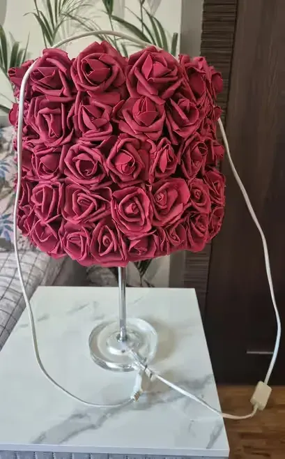 Lampa nocna róże — praca twórcy Renata na Freshwall Marketplace