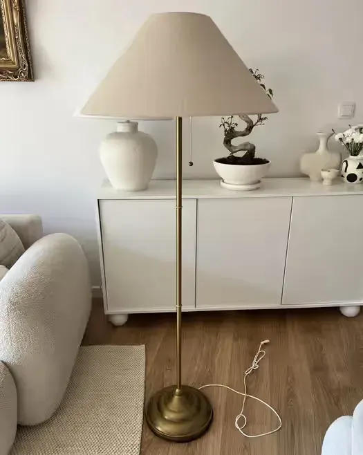 Lampa podłogowa stojąca złota — praca twórcy Krzysztof na Freshwall Marketplace