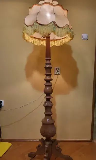 Lampa podłogowa z abażurem  solidne ciężkie  drewno. Vintage PRL — praca twórcy Robert na Freshwall Marketplace