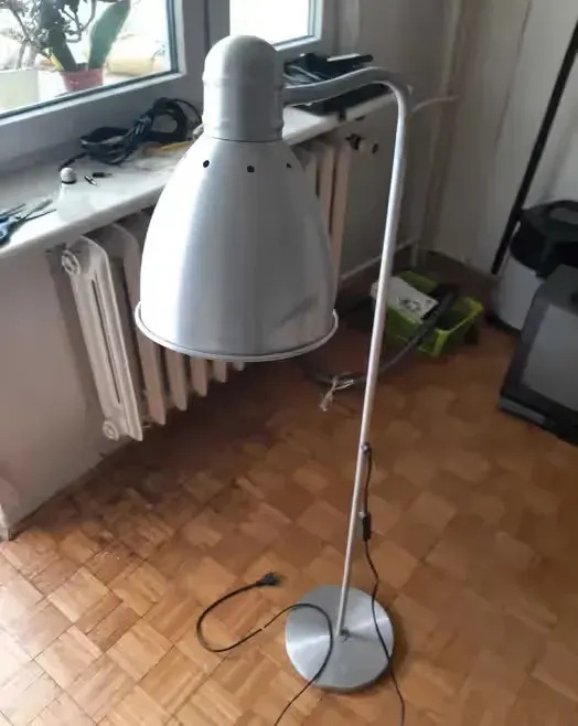 Lampa stojąca jak na zdjęciach. — praca twórcy Sebastian na Freshwall Marketplace
