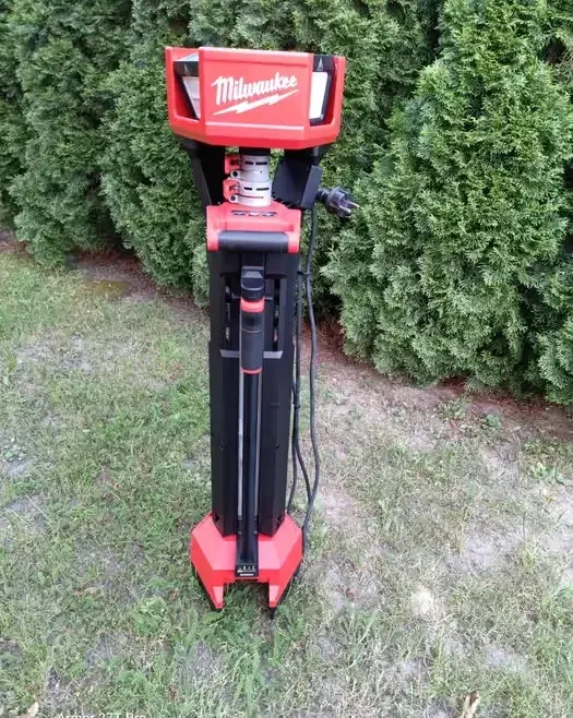 Lampa stojąca Milwaukee M18 HOSALC-0 Gwarancja — praca twórcy Bartosz na Freshwall Marketplace