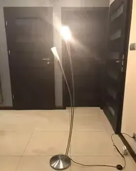 Lampa stojąca z dwoma kloszami — praca twórcy Aneta na Freshwall Marketplace