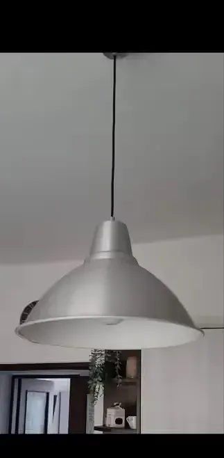 Lampa sufitowa srebrna — praca twórcy maluma na Freshwall Marketplace