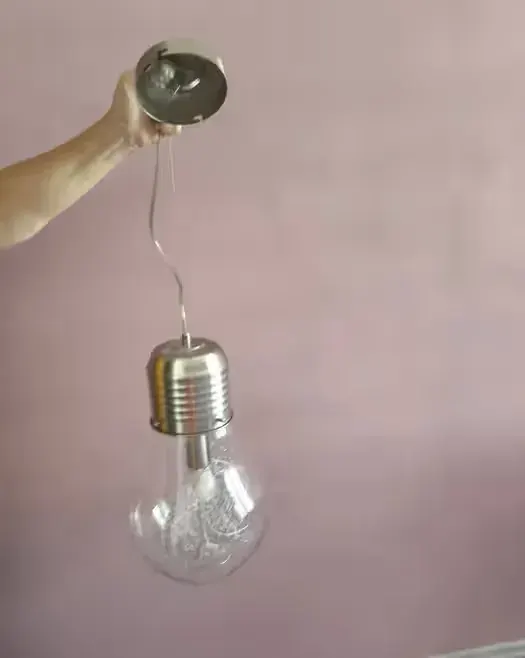 Lampa sufitowa żarówka — praca twórcy Kasia na Freshwall Marketplace