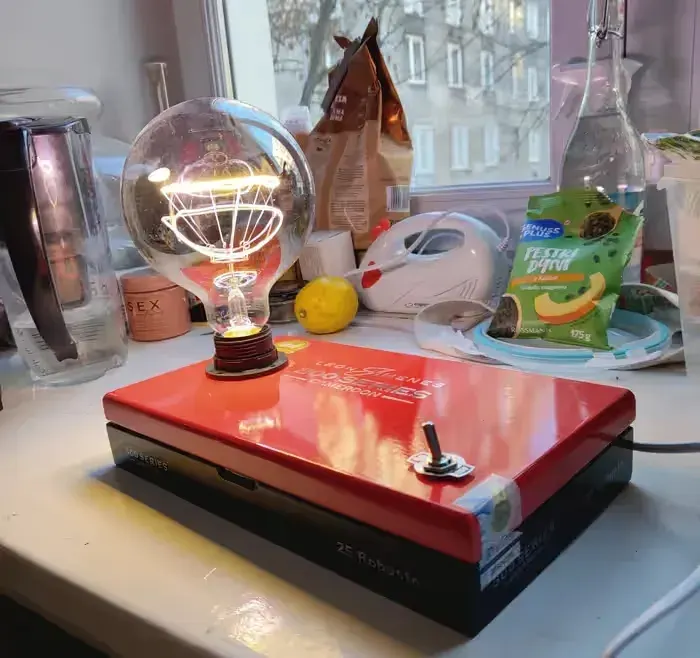 Lampa z pudełka po cygarach - Loft Vintage — praca twórcy Lofty Lights na Freshwall Marketplace
