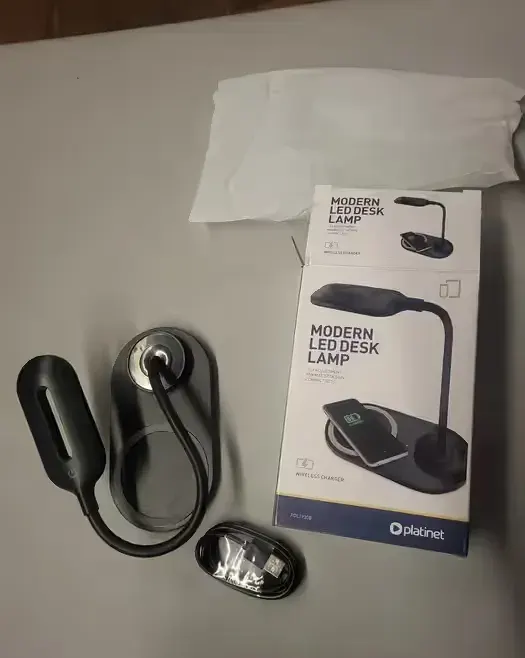 Lampka biurkowa szkolna LED z wbudowana ładowarka indukcyjna QI 3W cza — praca twórcy Damian na Freshwall Marketplace