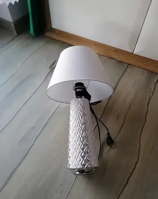 Lampka nocna biało srebrna — praca twórcy pulcia78 na Freshwall Marketplace