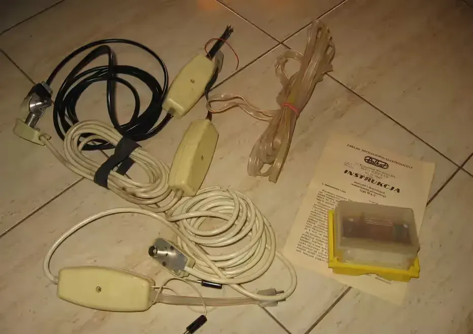 Stara antena Unitra TV Polkat wzmaczniacz mix telewizor PRL — praca twórcy Jacek na Freshwall Marketplace