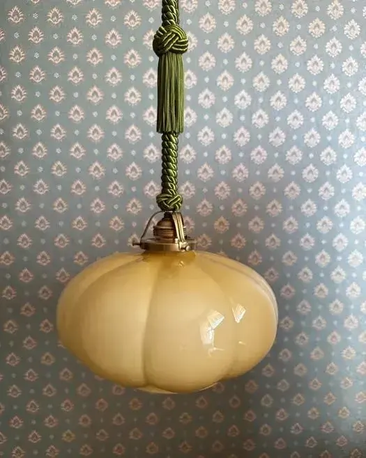 Stara lampa wisząca zwis kremowa przedwojenna art deco mosiężna kuchenna antyk zabytkowa retro elegancka — praca twórcy Jakub B. na Freshwall Marketplace