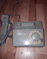 antyki telefony z prl — ujęcie 2