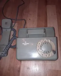antyki telefony z prl — ujęcie 2