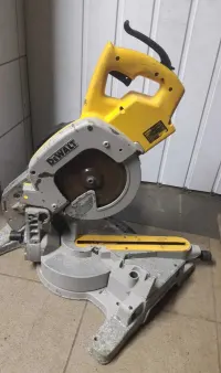 Antyki wyprzedaz kolekcji piła ukośna dewalt dw707 — ujęcie 4