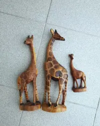 Figurki drewniane Żyrafy komplet 3 szt  rodzina — ujęcie 3