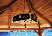 Lampa wisząca góralska - Żyrandol zdobiony — ujęcie 2