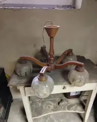 Lampa, żyrandol stare — ujęcie 2