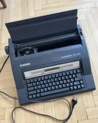 Maszynka do pisania Casio — ujęcie 4